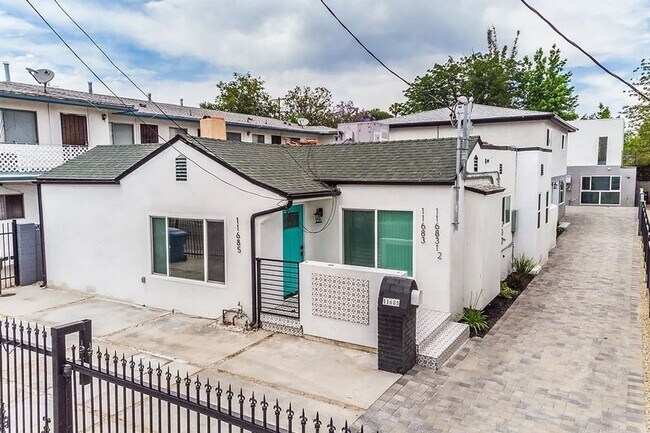 Foto del edificio - 11685-11685 Oxnard St