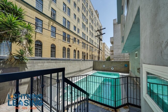 Foto del edificio - 700 Irolo St