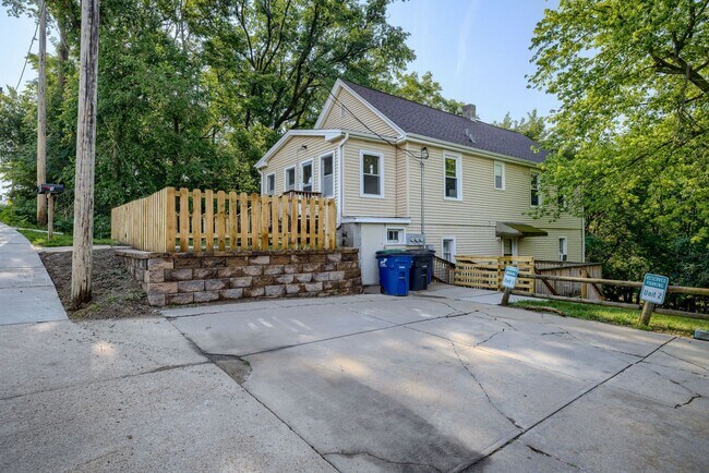 Building Photo - 1101 Bancroft St