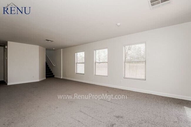Foto del edificio - Available Now!
