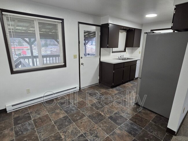 Building Photo - 3324 S Raymond Cir