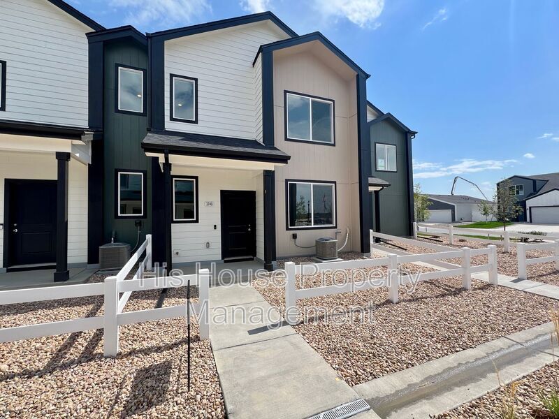 Primary Photo - 3912 Crater St