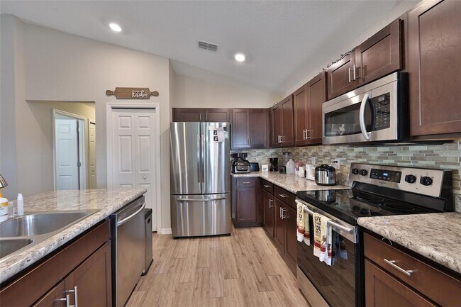 Building Photo - 252 Cascara Ln