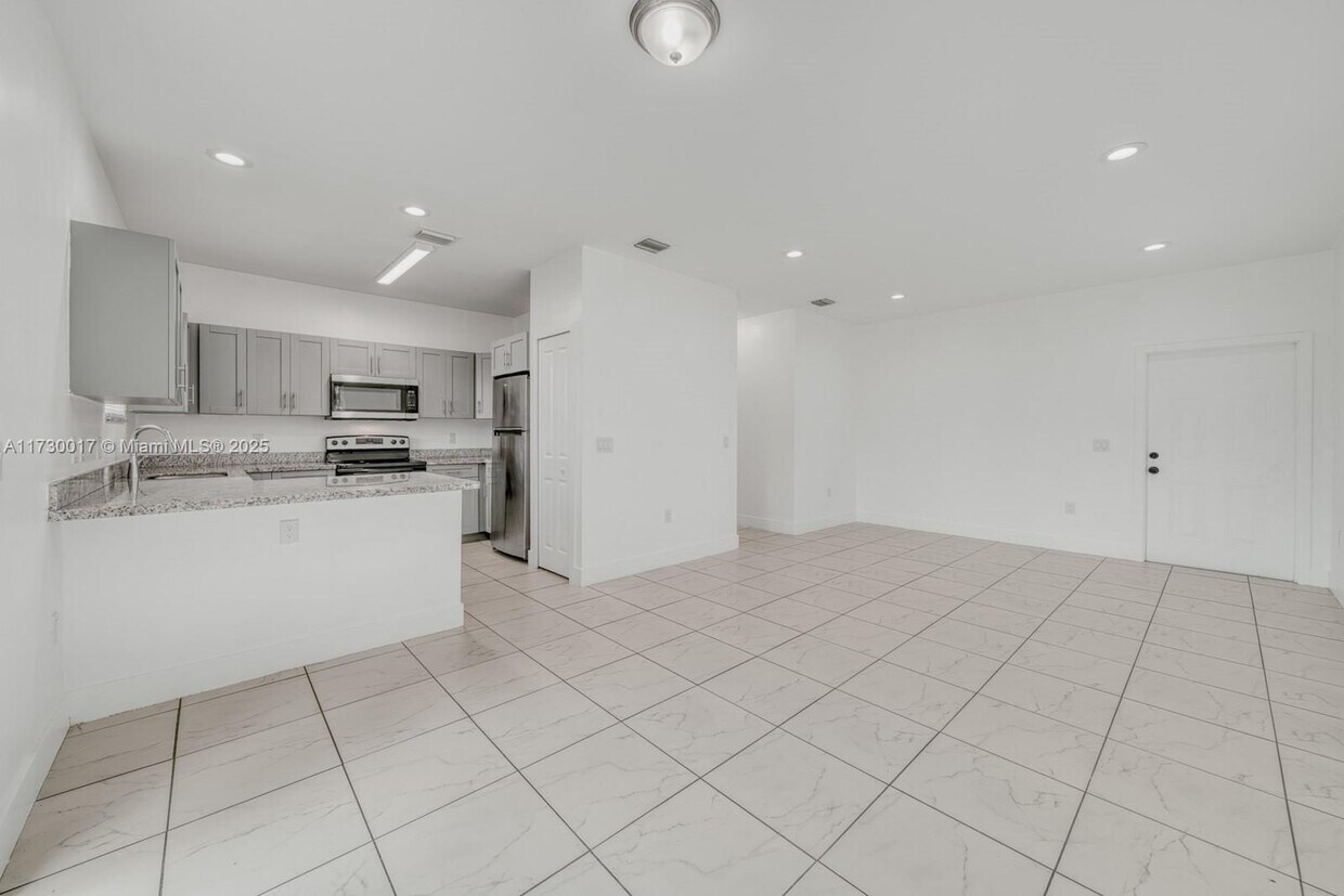 Foto principal - 14708 NE 7th Ave