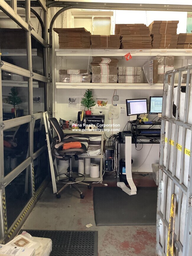 Foto del edificio - 815 Hyde Park Ave