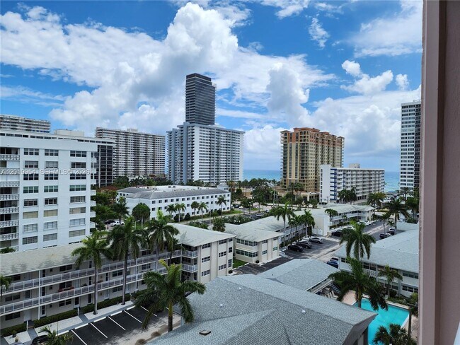 Building Photo - 3161 S Ocean Dr