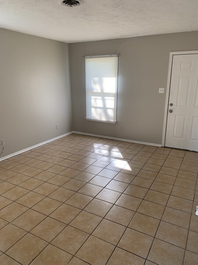 Building Photo - 361 Bitford Way