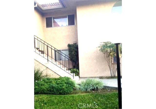 Building Photo - 1008 Las Lomas Dr
