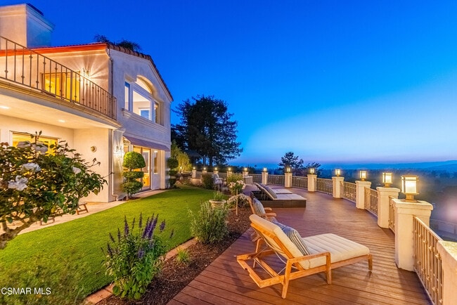 Building Photo - 1074 Deseo Ave