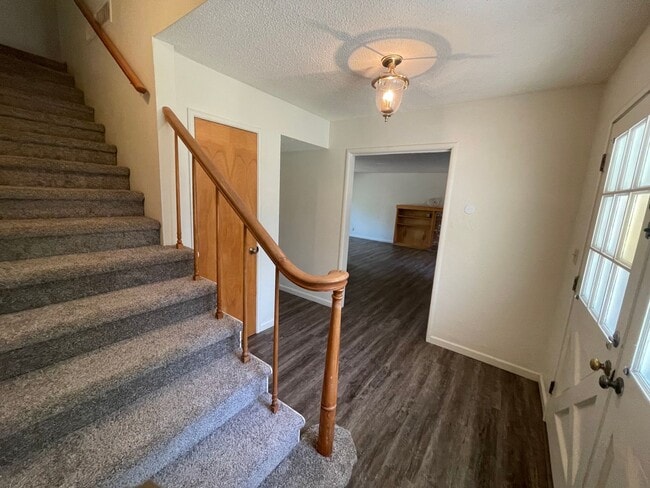 Foto del edificio - **RESERVE NOW FOR SUMMER 2026**  Spacious 6-Bedroom House Near Chico State