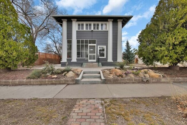 Renovated 2 Bedroom in Downtown Victorian Complex - Renovated 2 Bedroom in Downtown Victorian Complex House