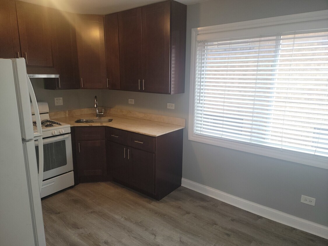 110 Concord Ave Unit 1S, Melrose Park, IL 60160 Condo for Rent in