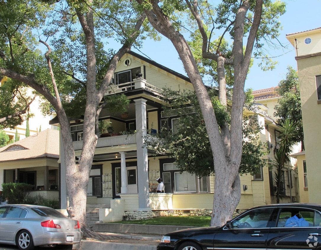 Building Photo - 161 Chestnut St