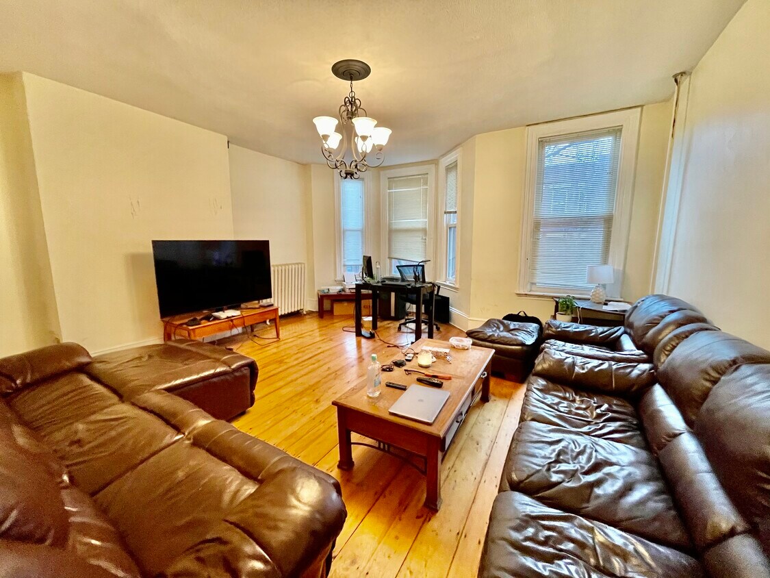 Primary Photo - 31 Worthington St