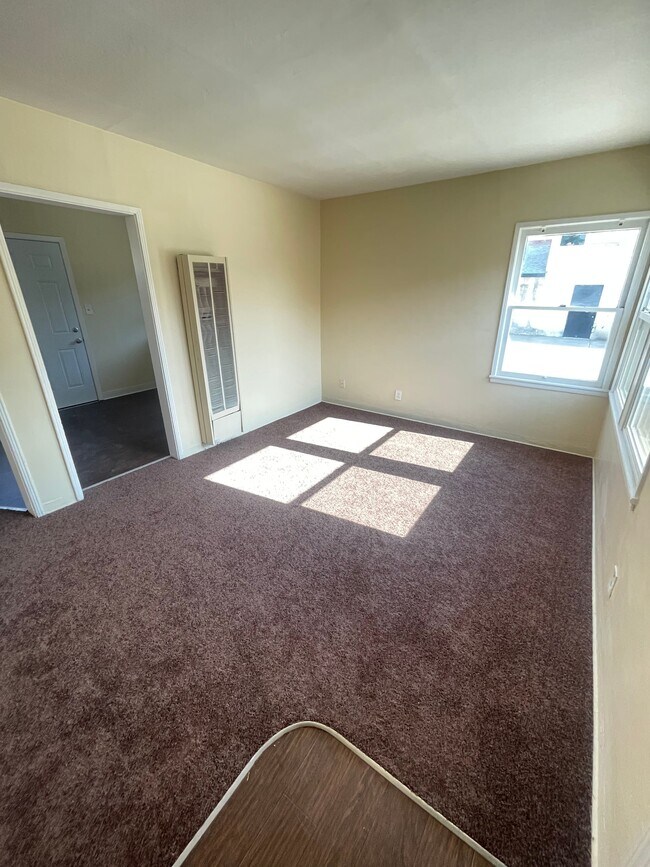 Building Photo - 2327 Chester Ln