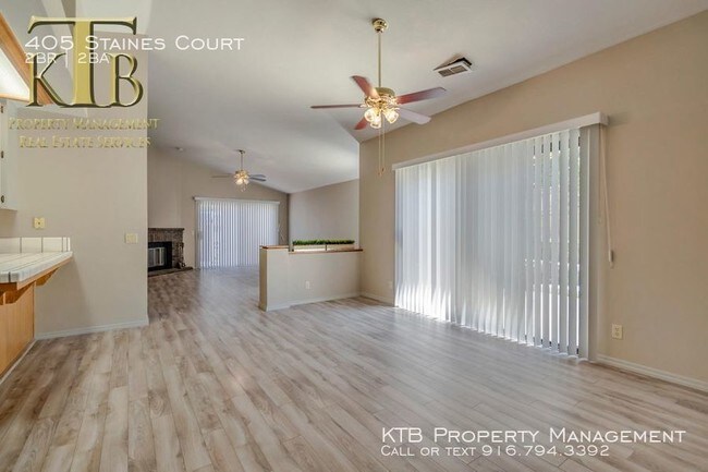 Building Photo - Very nice 2 bedroom w/den in gate community