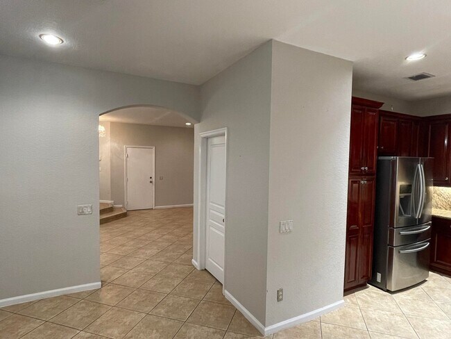 Foto del edificio - 5459 Queenship Ct