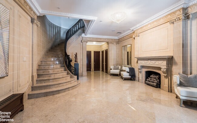 Building Photo - 15 W 68th St