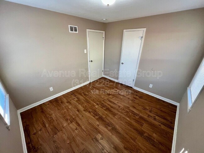 Foto del edificio - 242 Emerling Dr