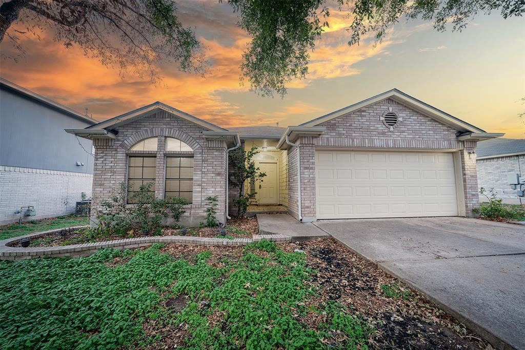 Foto principal - 3803 Top Rock Ln