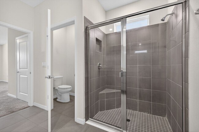 Foto del edificio - 4 Bedroom in Gated Community!