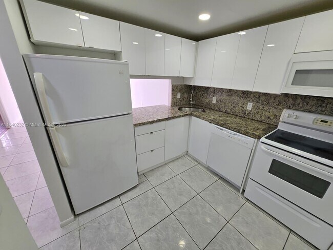 Foto del edificio - 1470 NE 123rd St