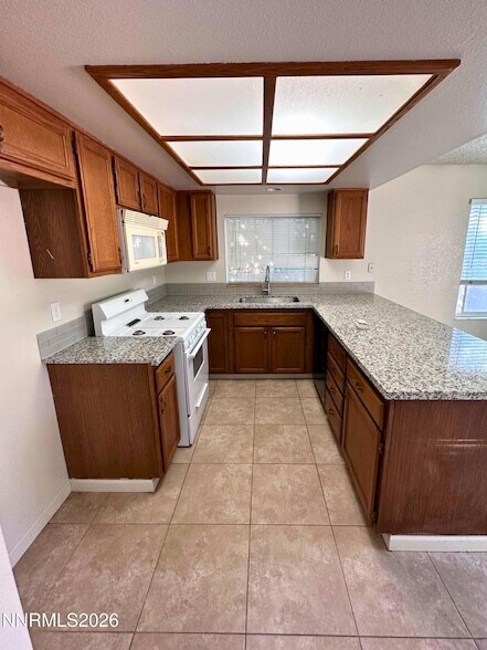 Foto del edificio - 1841 Burnside Dr