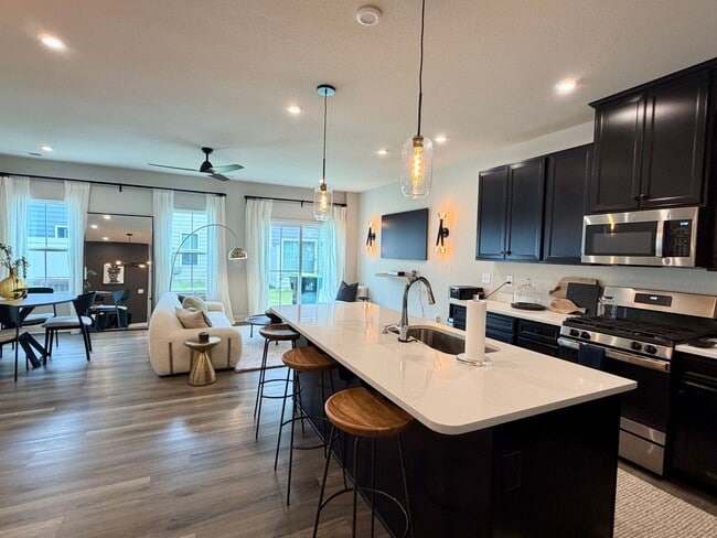 Building Photo - Stunning Townhome in the Heart of Chesapeake