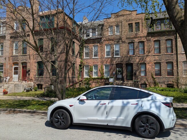 Foto del edificio - Updated 2BR/1BA in Pullman – Internet Incl...