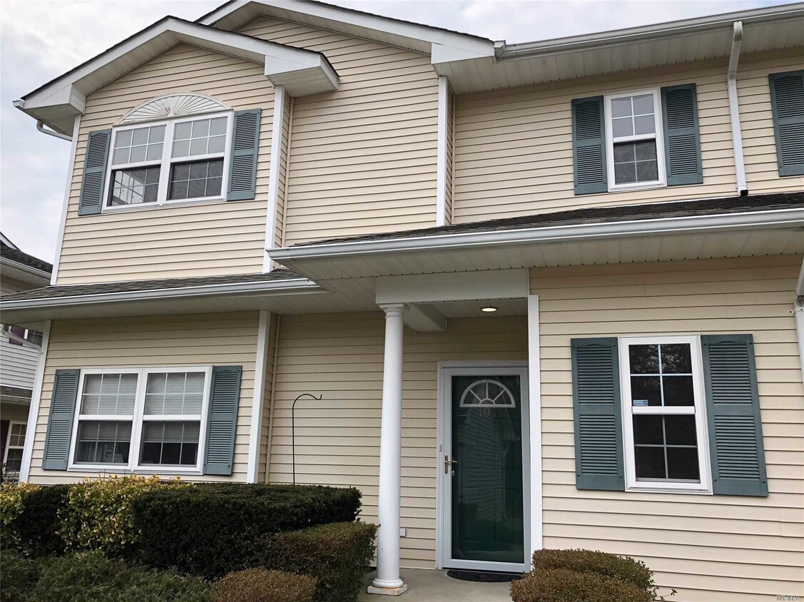 104 Aerie Way, East Quogue, NY 11942 Condo for Rent in East Quogue