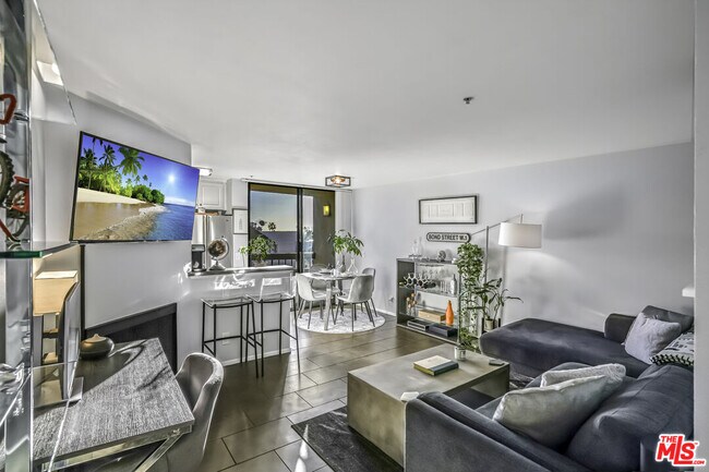 Foto del edificio - 7320 Hawthorn Ave