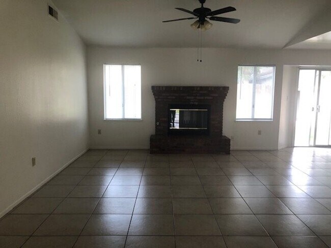 Foto del edificio - 3 Bedroom/2 Bath Home in the Southwest - $...