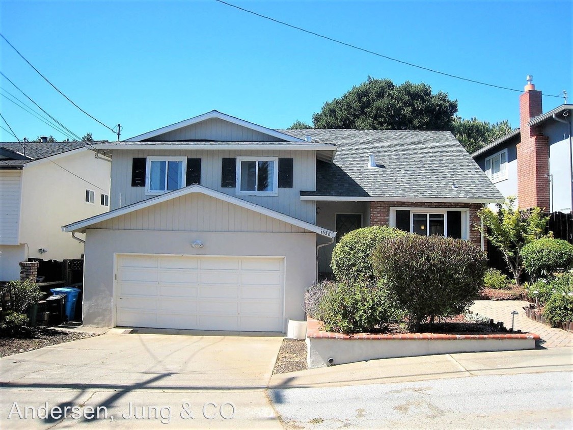 Primary Photo - 4 br, 2.5 bath House - 1930 Bayview Ave.