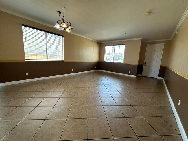 Building Photo - Luxury Living in Fontana: Exquisite 5-Bedr...