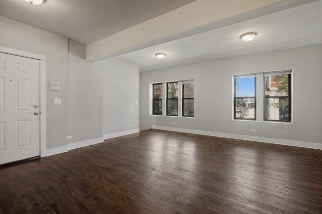 Building Photo - 5555 N Magnolia Ave