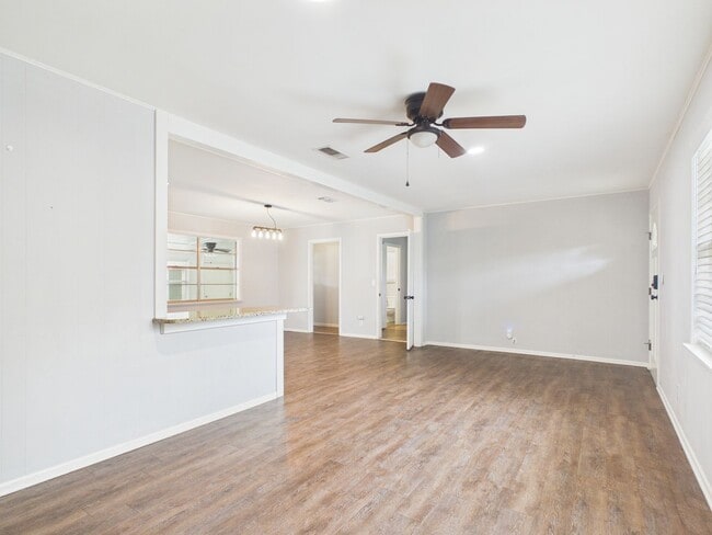 Foto del edificio - Comfortable 3-Bedroom Home with Modern Finishes