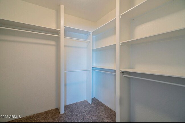 Foto del edificio - 550 N Spencer