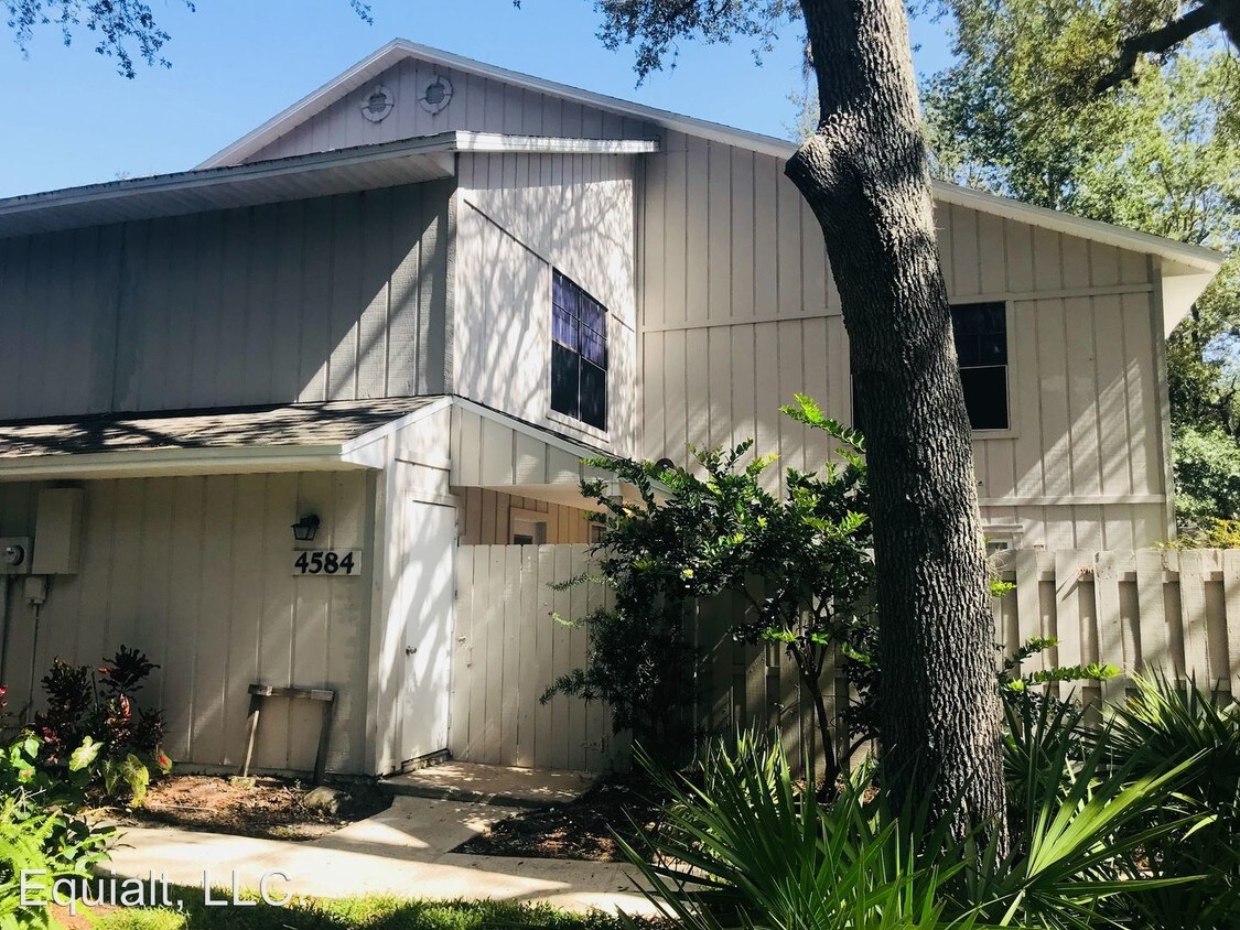 Primary Photo - 4584 Lighthouse Cir