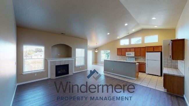 Building Photo - 910 Hedine Road
