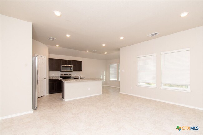 Building Photo - 1307 Iron Horse Dr