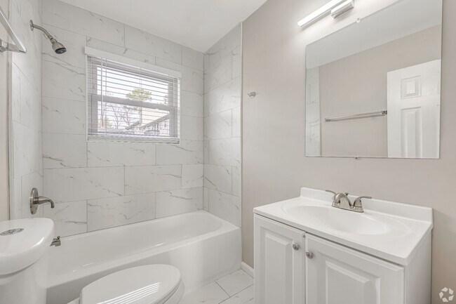 Foto del edificio - Freshly Renovated 1BR Near Transit – Available Now