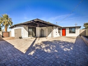 Building Photo - 843 S Sarnoff Dr