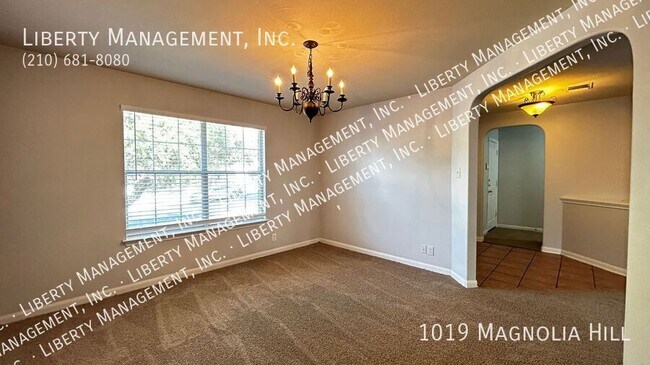 Building Photo - 1019 Magnolia Hill