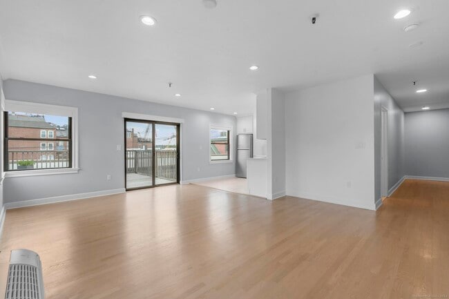 Building Photo - 32 Haviland St
