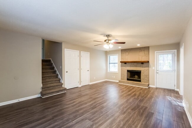 Foto del edificio - 3055 Sumit Wood Dr NW