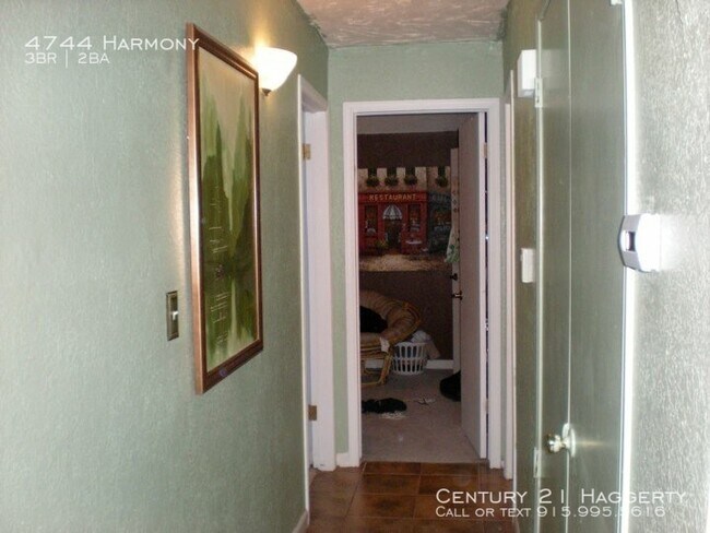 Building Photo - 4744 Harmony Dr