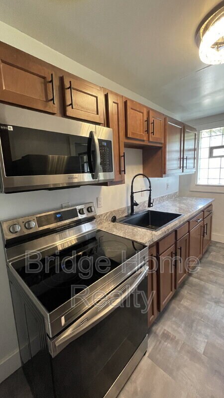 Building Photo - 7442 Irvine St