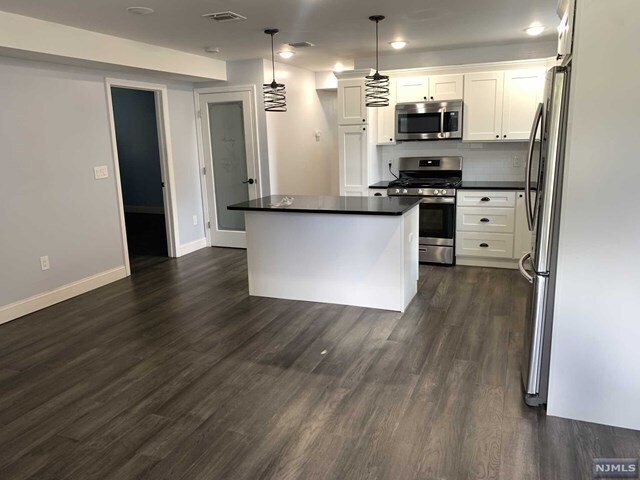Primary Photo - 60 Garibaldi Avenue, Unit 1
