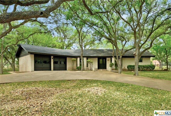 Foto del edificio - 608 Franklin Dr