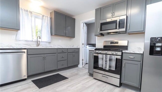 Building Photo - 915 Rimer Dr
